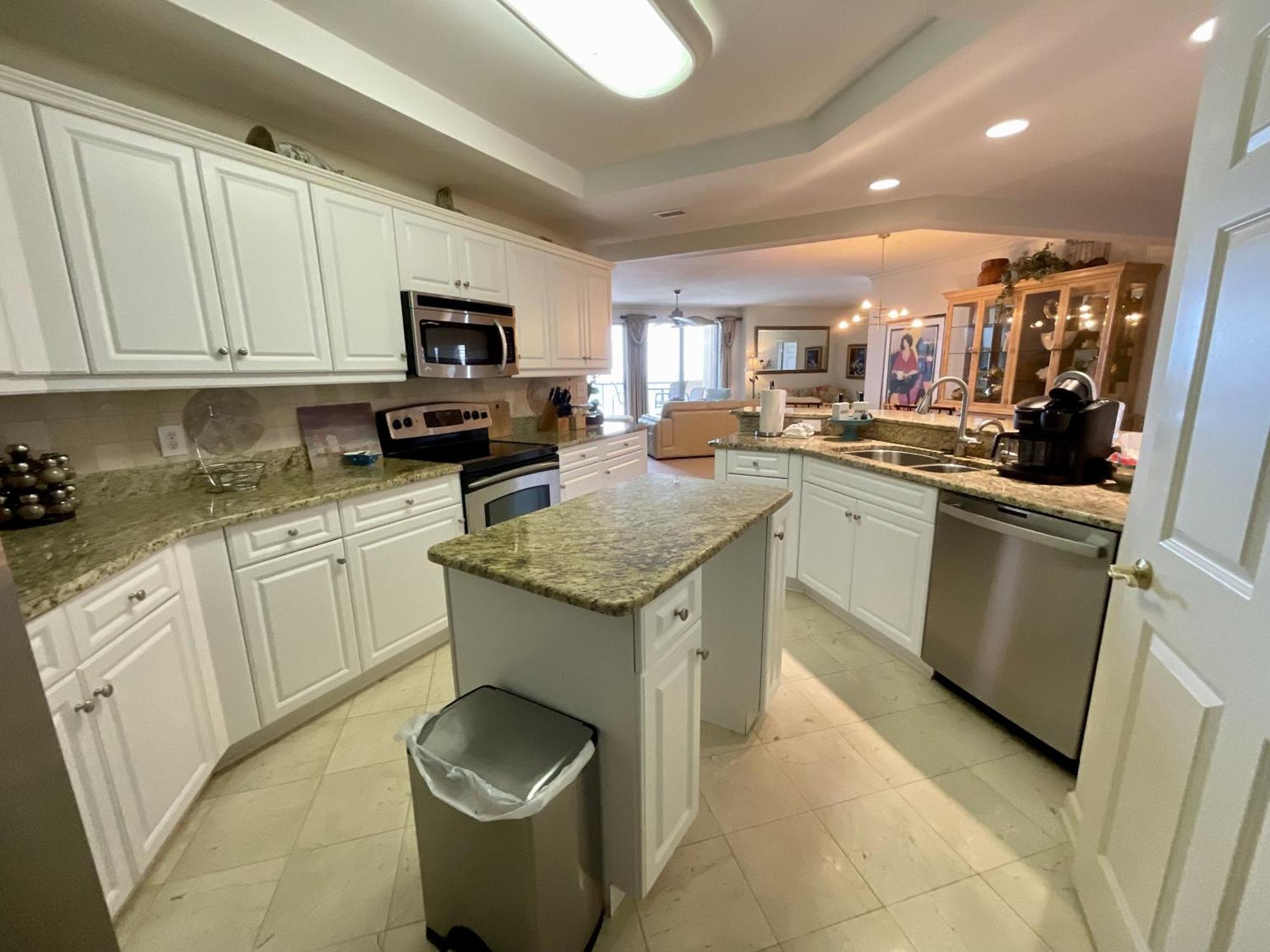 Corner Oceanfront 16th Floor Beauty With Access To Amenities