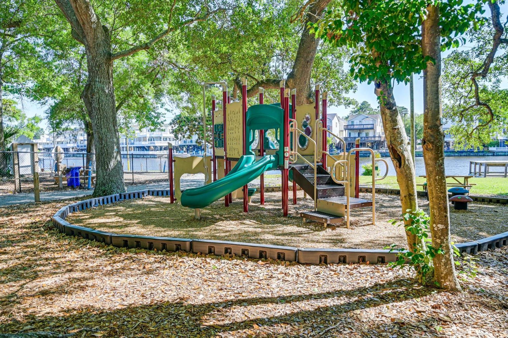 Myrtle Coastal With Amenities! Holiday home