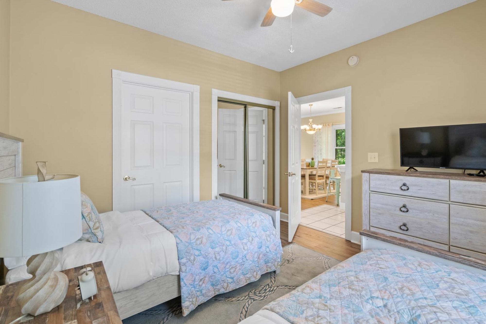 Holiday home Updated 2 Bedroom Condo- Stunning Intercoastal Waterway Views! Riverwalk 204 *