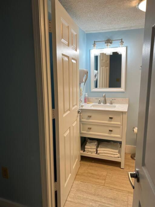 6 Queen Beds On Br 2nd Floor, Huge Belcony Myrtle Beach