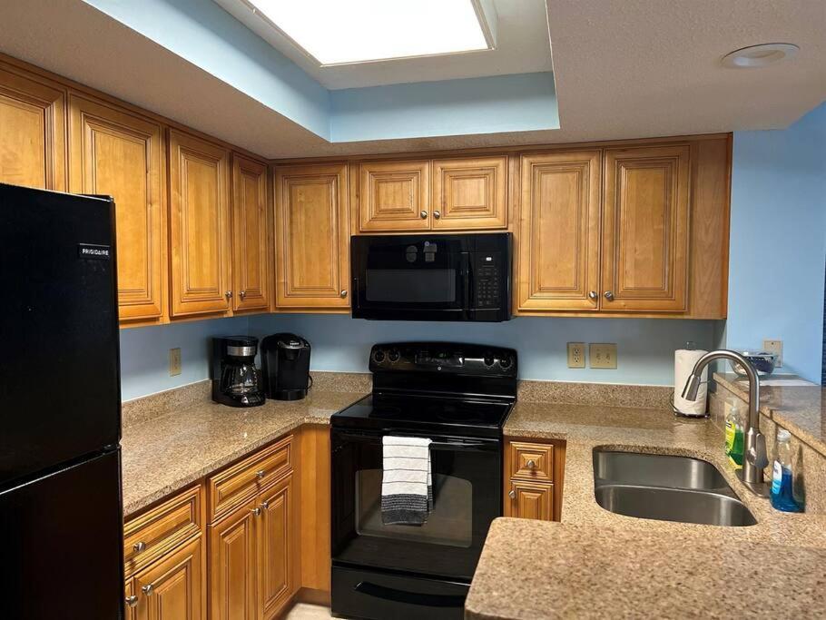 6 Queen Beds On Br 2nd Floor, Huge Belcony Apartment