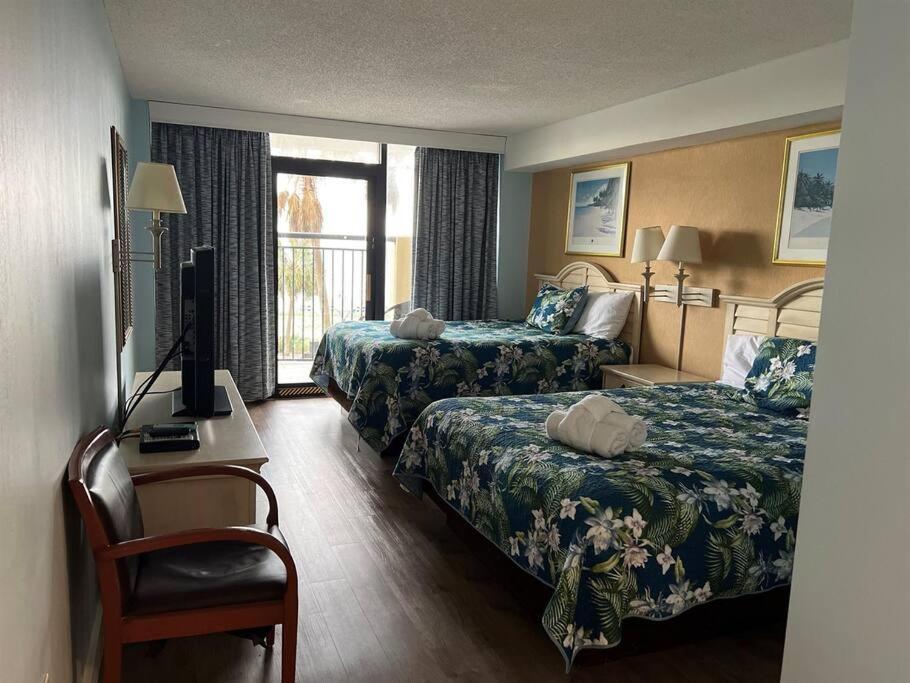 6 Queen Beds On Br 2nd Floor, Huge Belcony