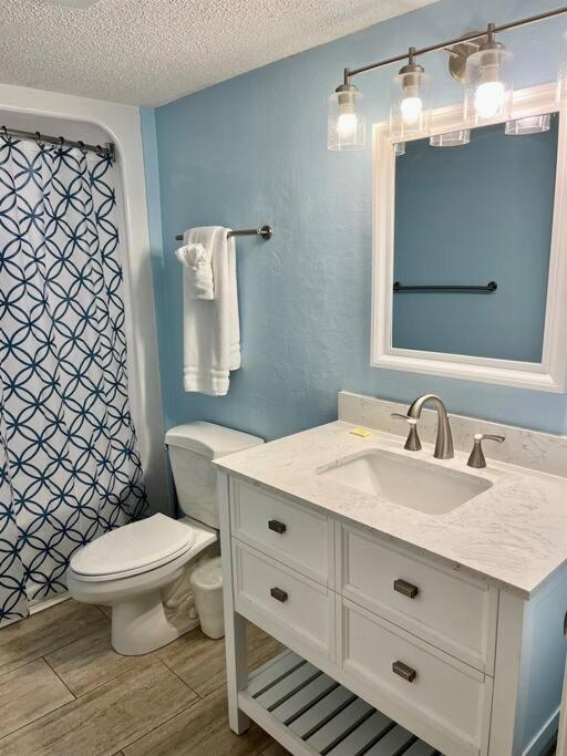 Apartment 6 Queen Beds On Br 2nd Floor, Huge Belcony