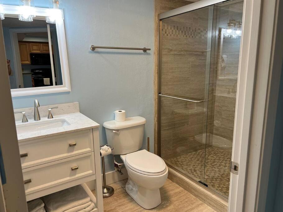 Apartment 6 Queen Beds On Br 2nd Floor, Huge Belcony *
