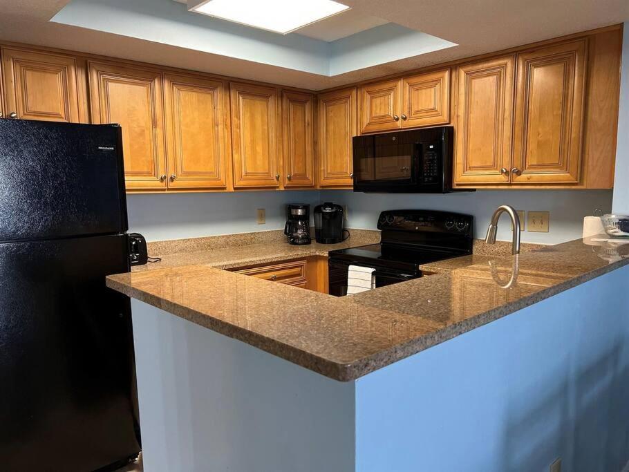 6 Queen Beds On Br 2nd Floor, Huge Belcony *
