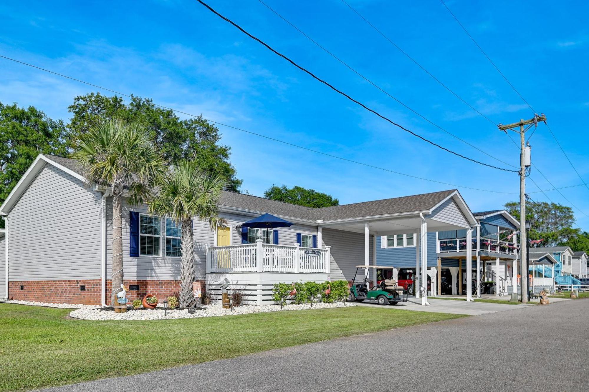 Holiday home Sunny Myrtle - 1 Mi To Ocean!
