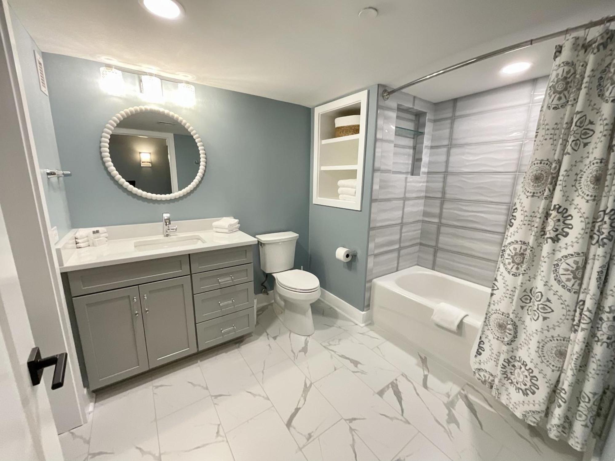 1003 Brighton, Fully Remodeled And Access To Amenities *