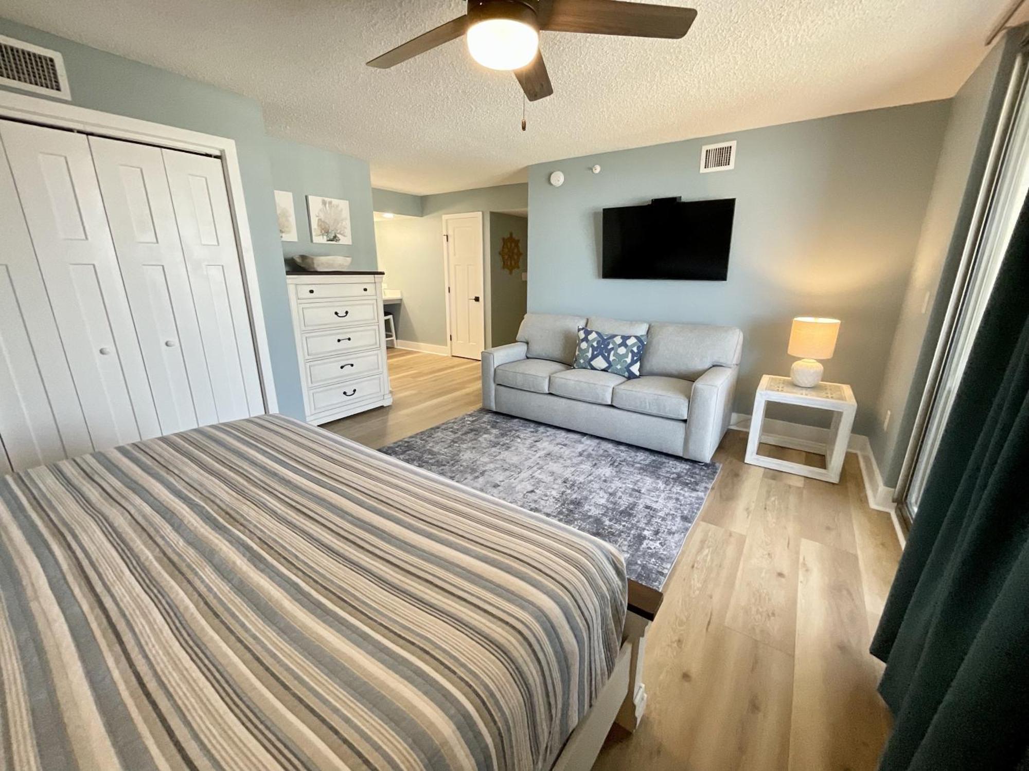 1003 Brighton, Fully Remodeled And Access To Amenities *