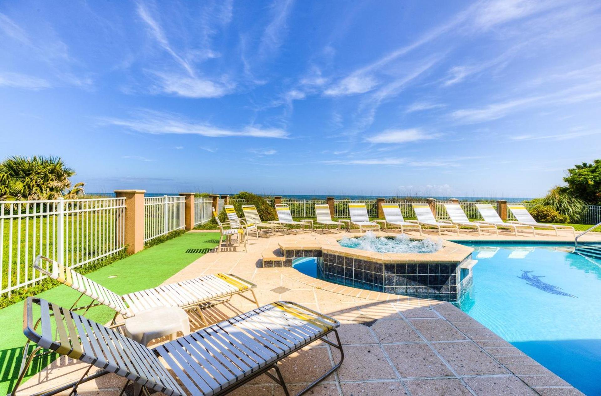 Holiday home Oceanfront Pool Hot Tub Kitchen Washer Dryer Downtown Myrtle Beach