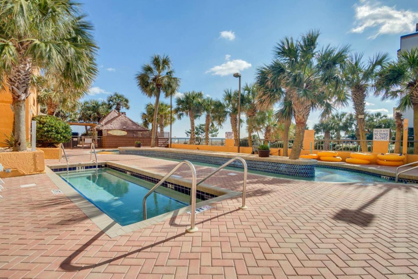 Holiday home Oversized Ocean View Queen With Beautiful Fireplace And Accents - Sleeps 4 Guests! *