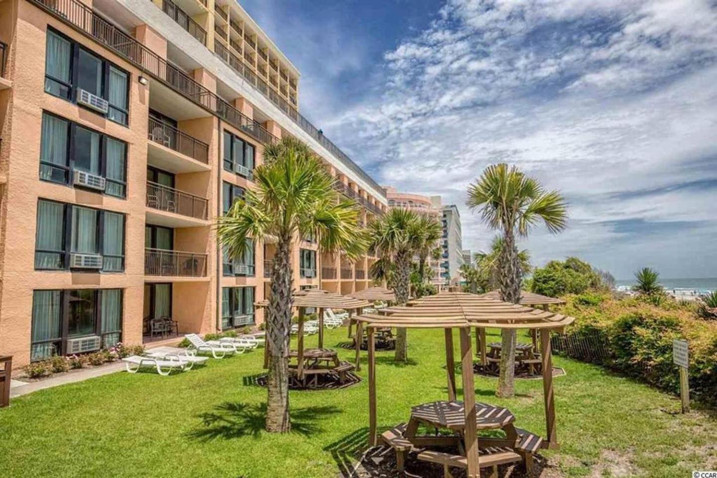 Oversized Ocean View Queen With Beautiful Fireplace And Accents - Sleeps 4 Guests! Holiday home