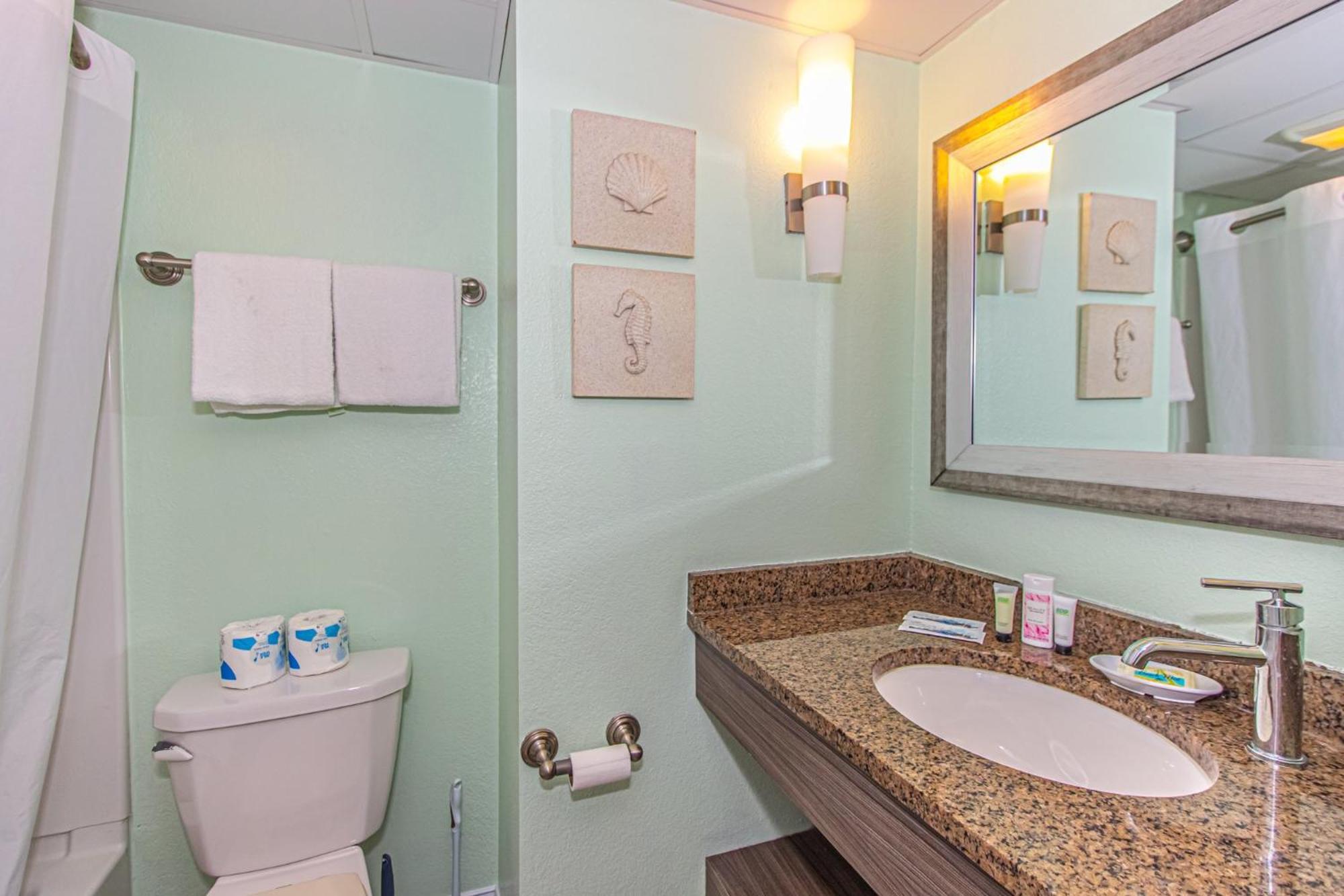 Holiday home Oversized Ocean View Queen With Beautiful Fireplace And Accents - Sleeps 4 Guests!