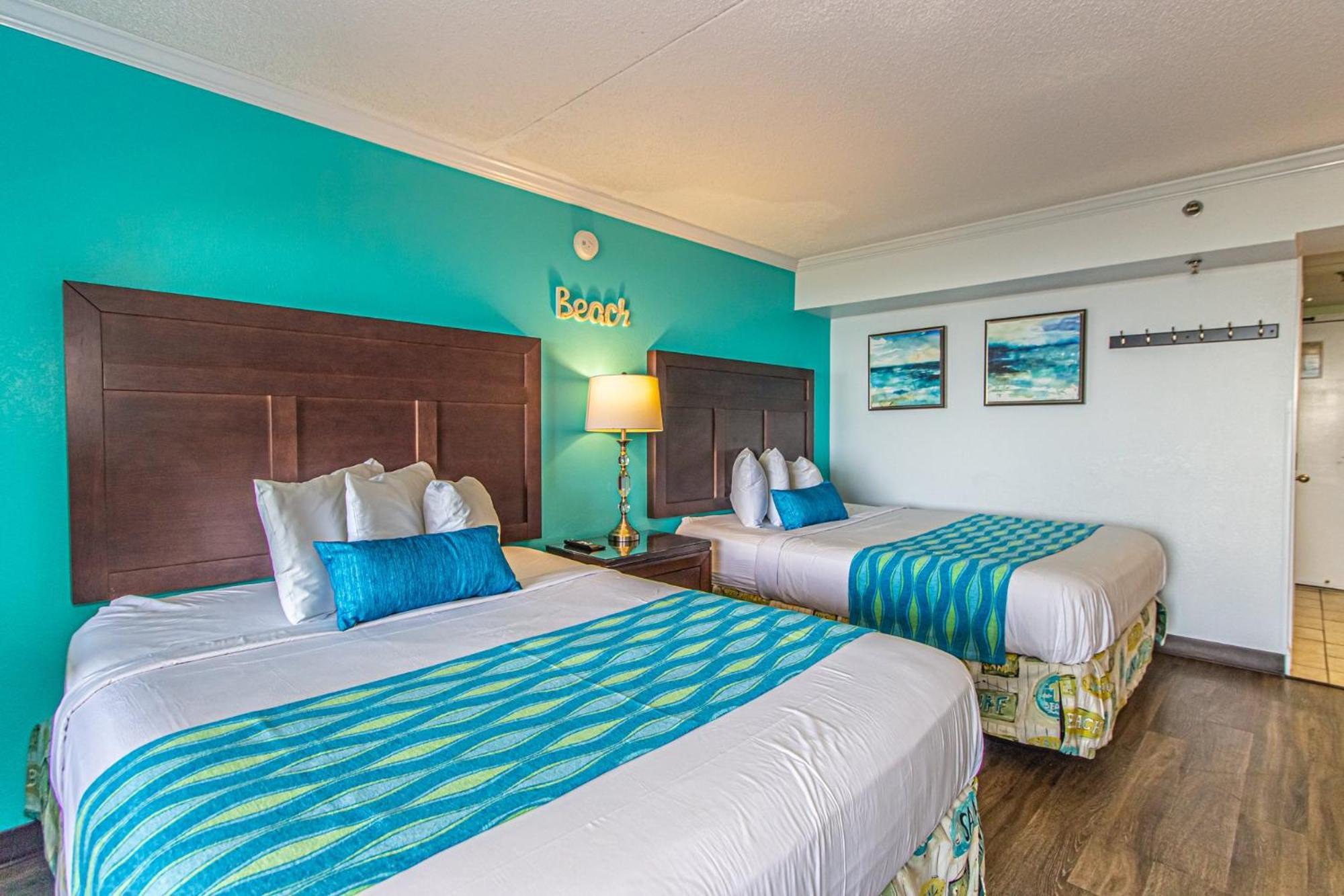 Oversized Ocean View Queen With Beautiful Fireplace And Accents - Sleeps 4 Guests! *