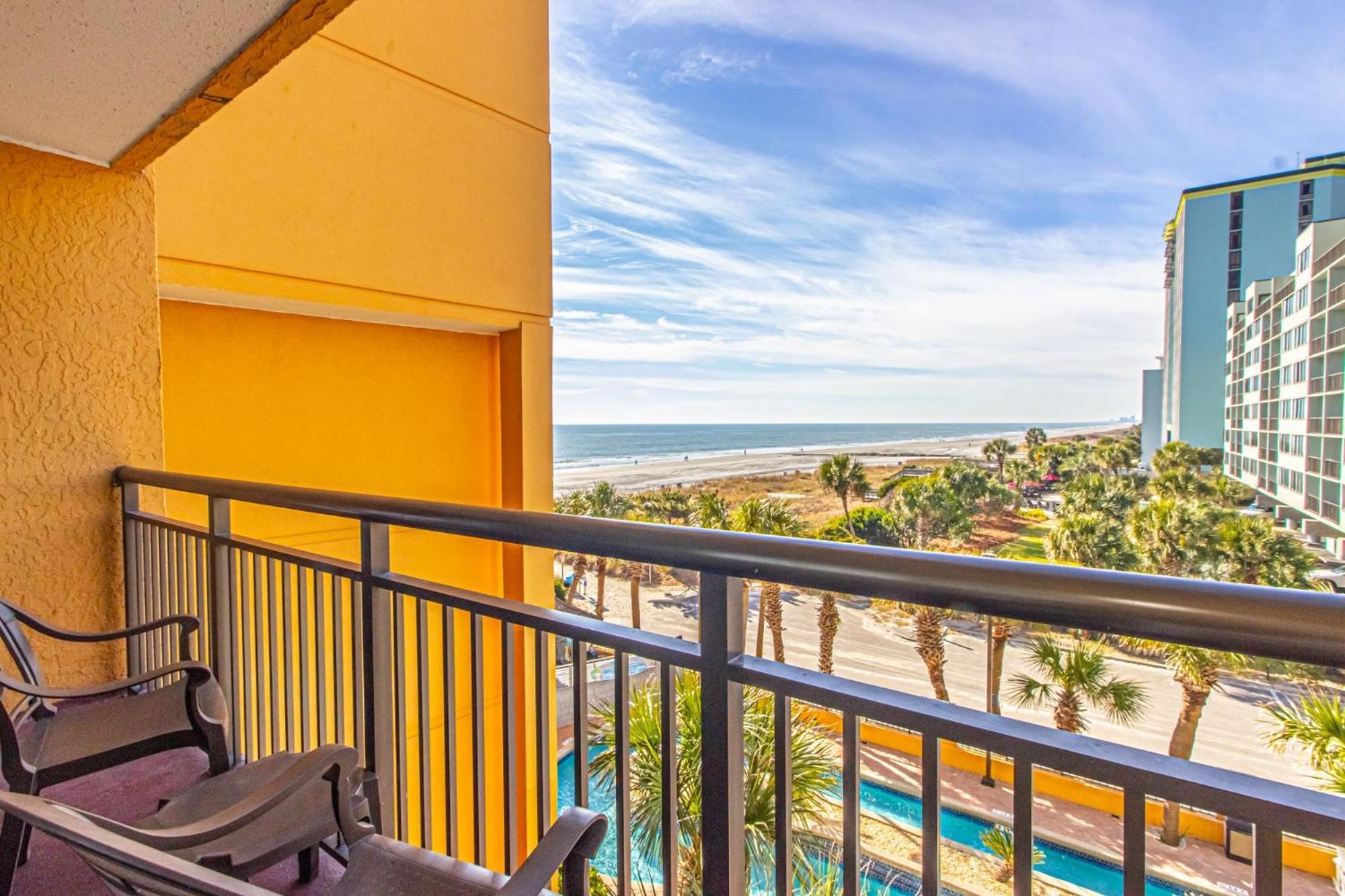 Oversized Ocean View Queen With Beautiful Fireplace And Accents - Sleeps 4 Guests! * Myrtle Beach