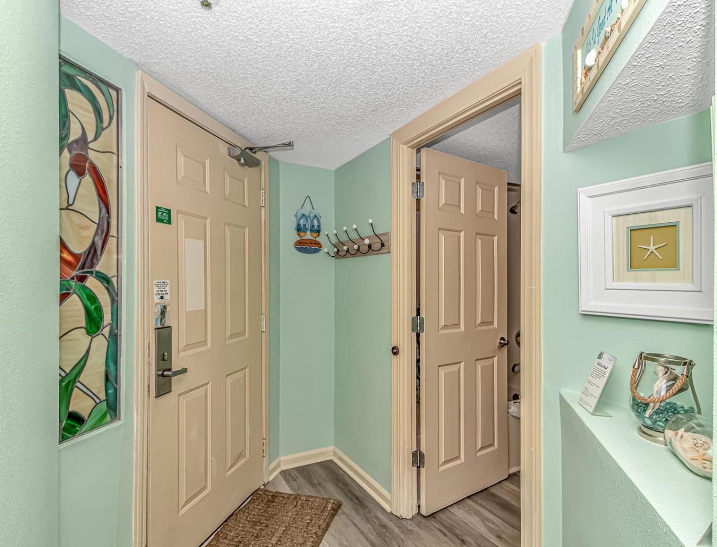 Colony Unit 208, Beautiful Oceanfront Condo, 1 Bedroom, 1 Bath Perfect For 6 *