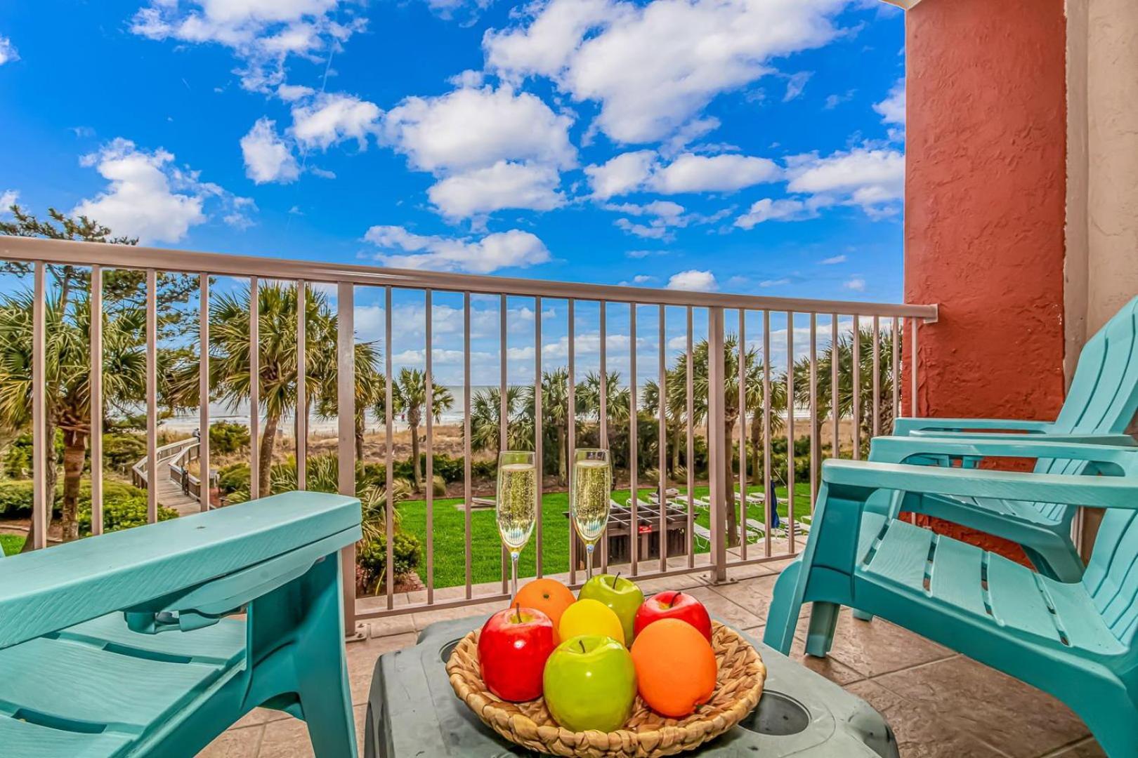 Colony Unit 208, Beautiful Oceanfront Condo, 1 Bedroom, 1 Bath Perfect For 6 Holiday home