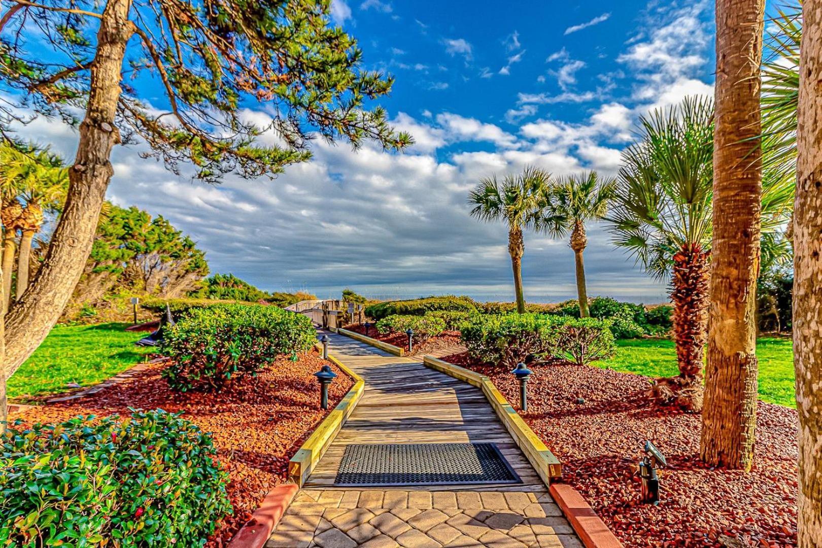 Colony Unit 208, Beautiful Oceanfront Condo, 1 Bedroom, 1 Bath Perfect For 6 *