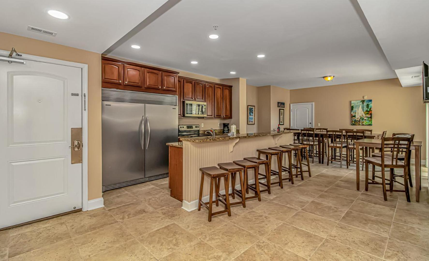 Ocean Breeze Luxury 3d, Nicely Updated! Across From The Ocean! Sleeps 18 ! *