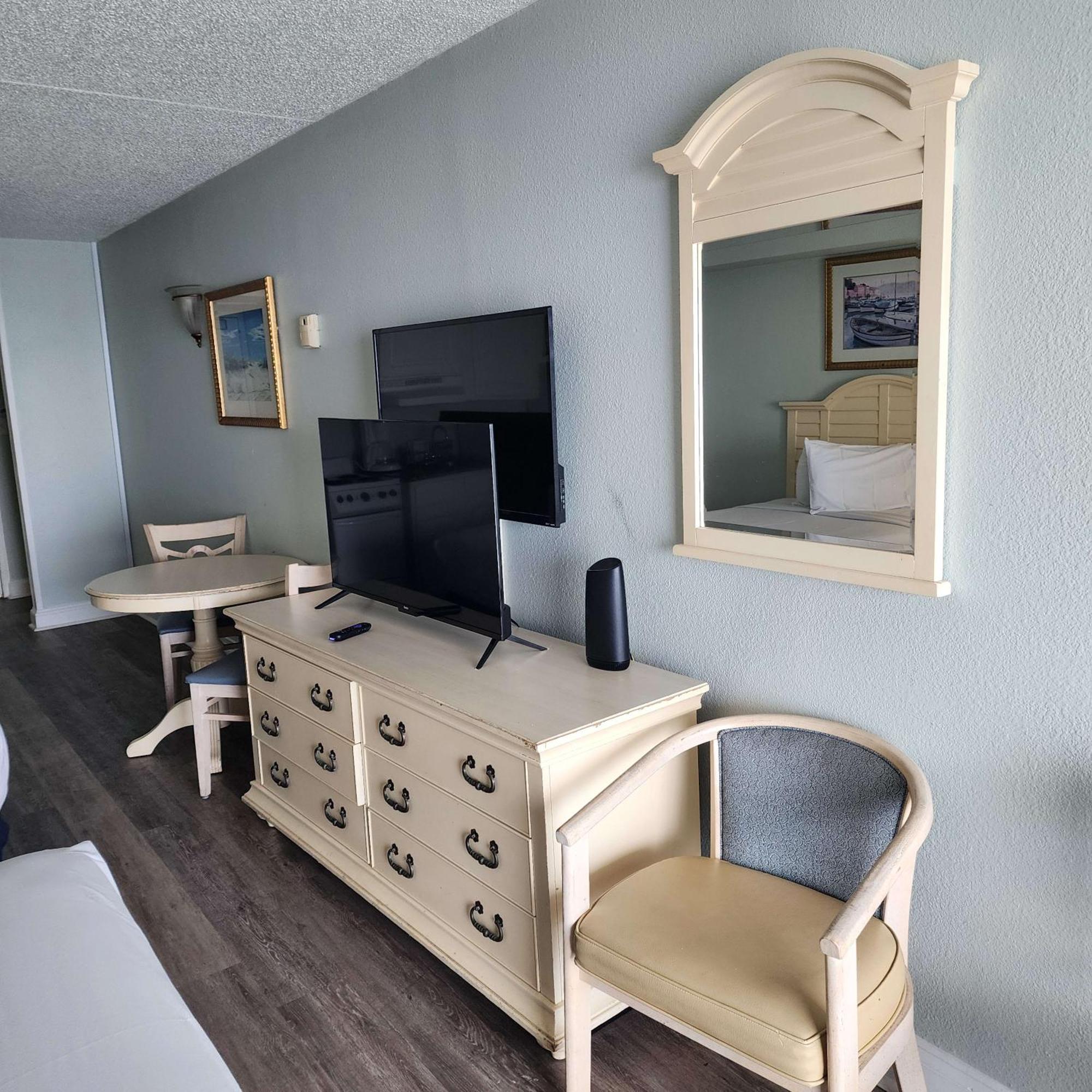 Oceanfront Efficiency T1009 * Myrtle Beach
