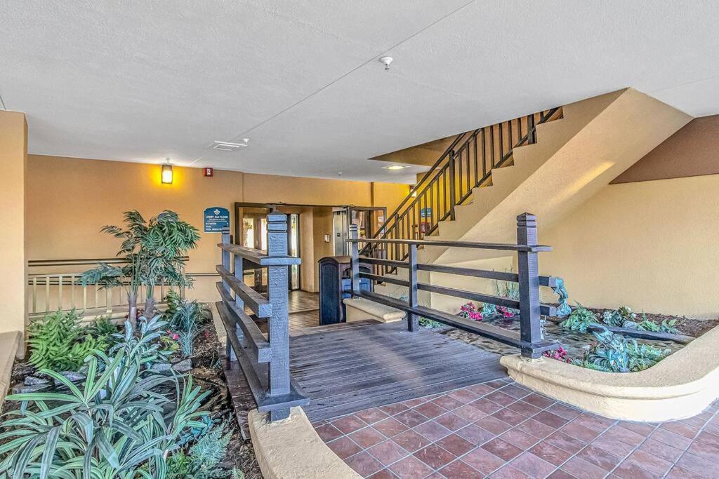 Oceanfront Romantic King On The Boardwalk Apartment *