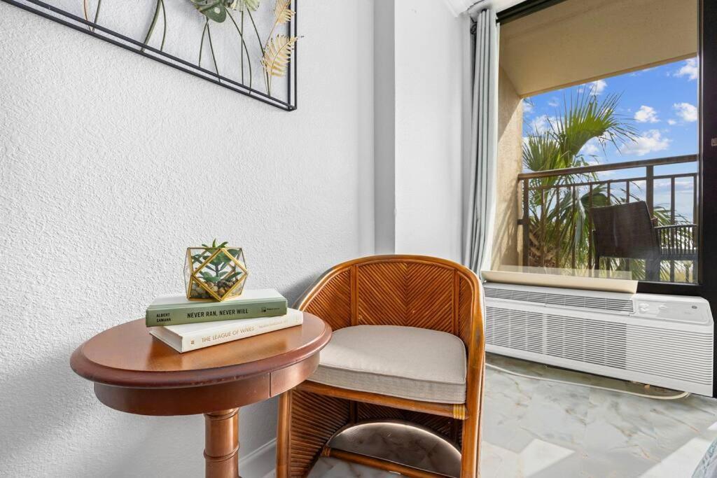 Oceanfront Romantic King On The Boardwalk Apartment
