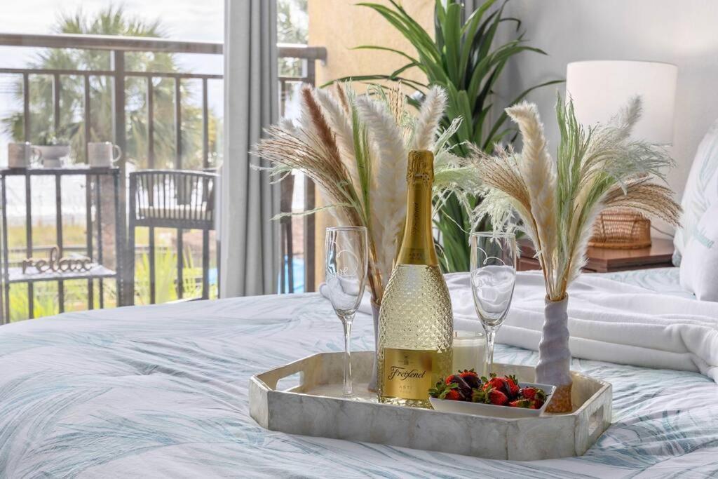 Oceanfront Romantic King On The Boardwalk Apartment *