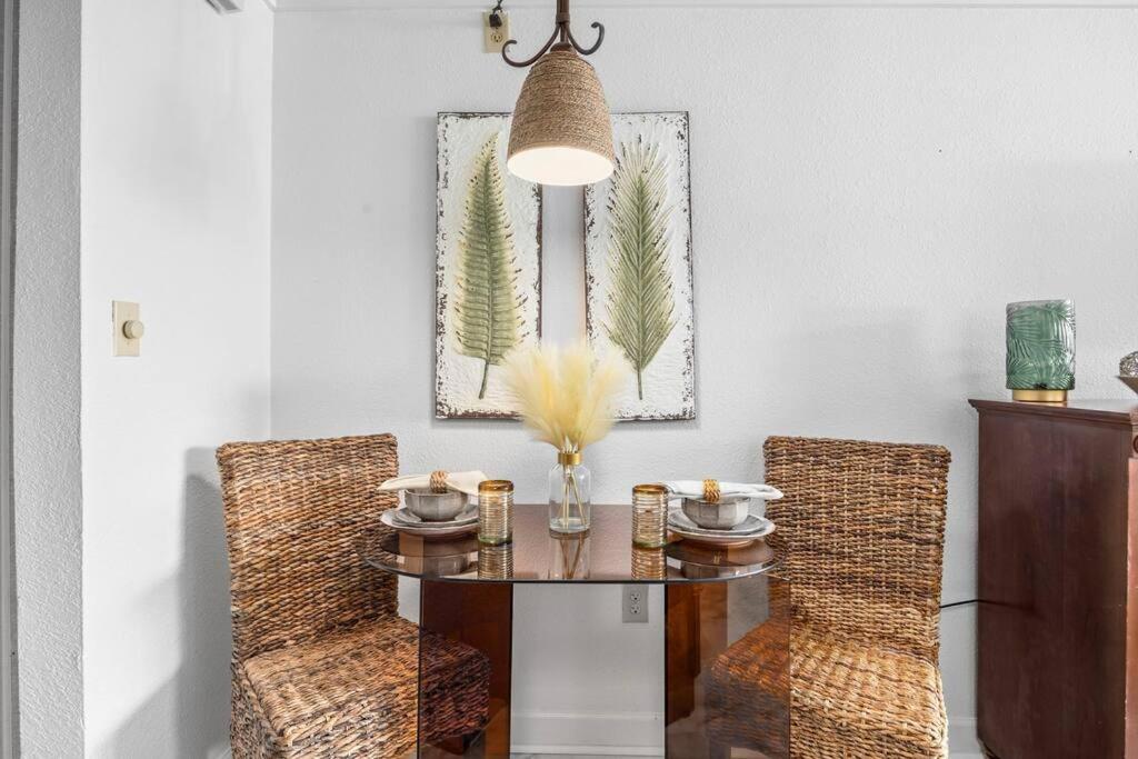Oceanfront Romantic King On The Boardwalk Apartment