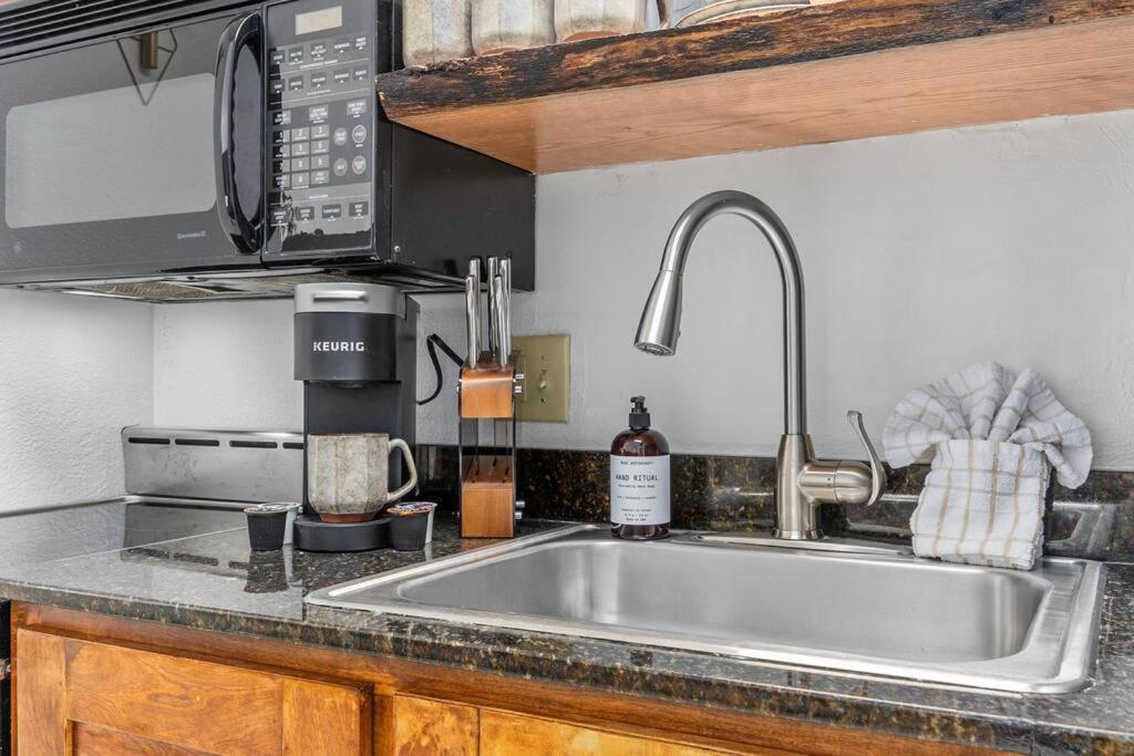 Apartment Oceanfront Romantic King On The Boardwalk