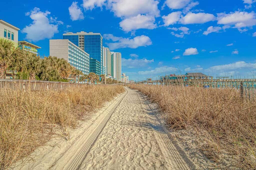 Oceanfront Romantic King On The Boardwalk * Myrtle Beach