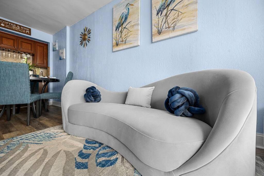 Seaside Serenity Superb Oceanfront 1br *