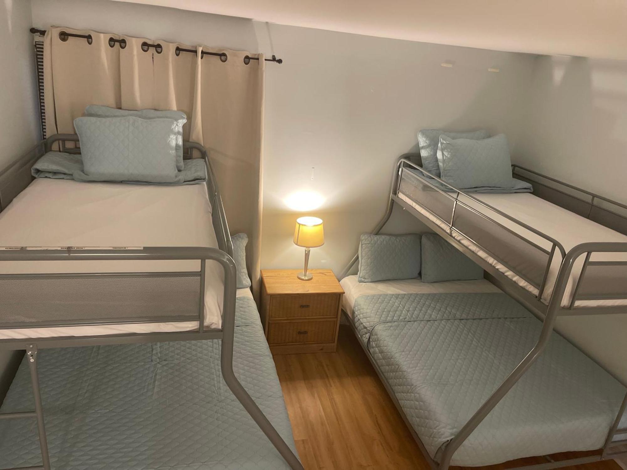 Apartment 2 Blocks To Beach, 2big Br For 7 On Ht 7th Floor *