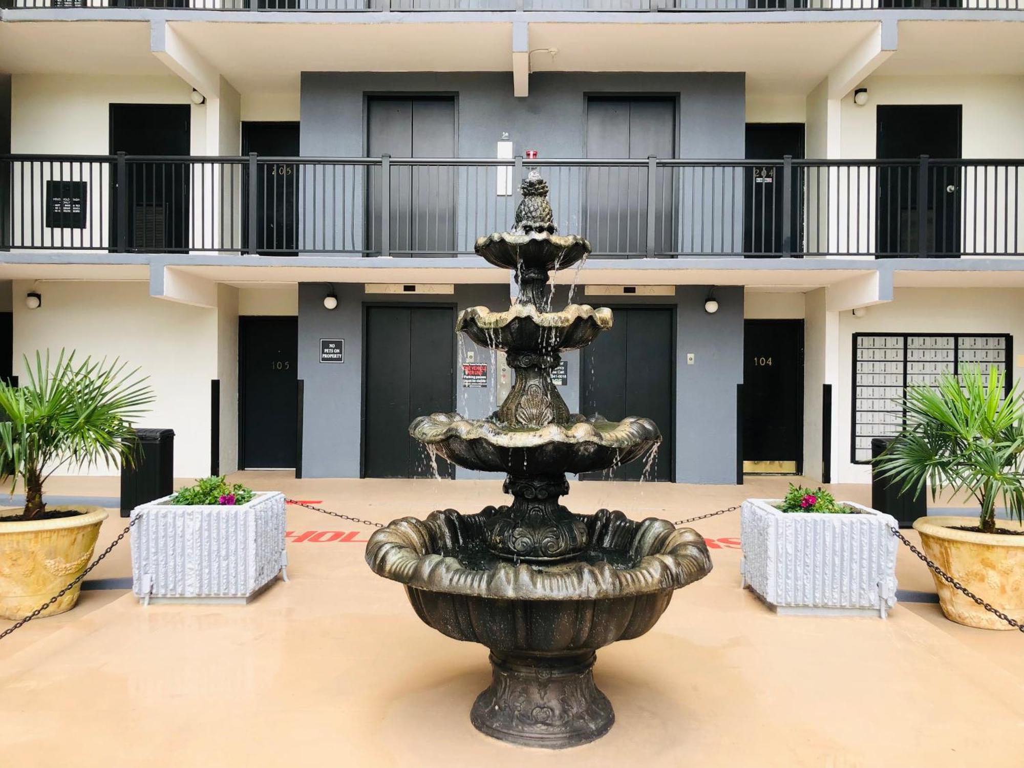 2 Blocks To Beach, 2big Br For 7 On Ht 7th Floor Apartment *