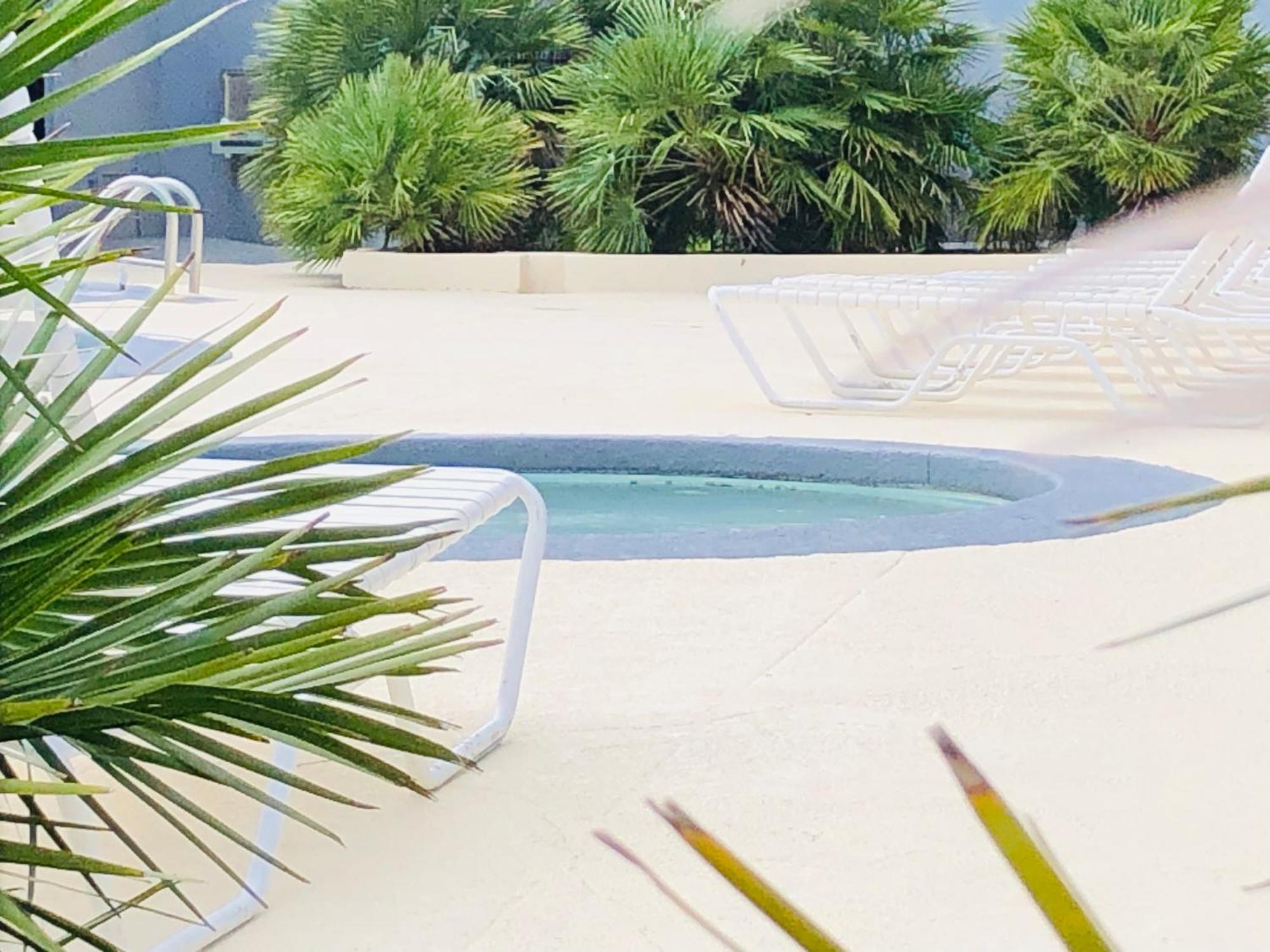 Apartment 2 Blocks To Beach, 2big Br For 7 On Ht 7th Floor