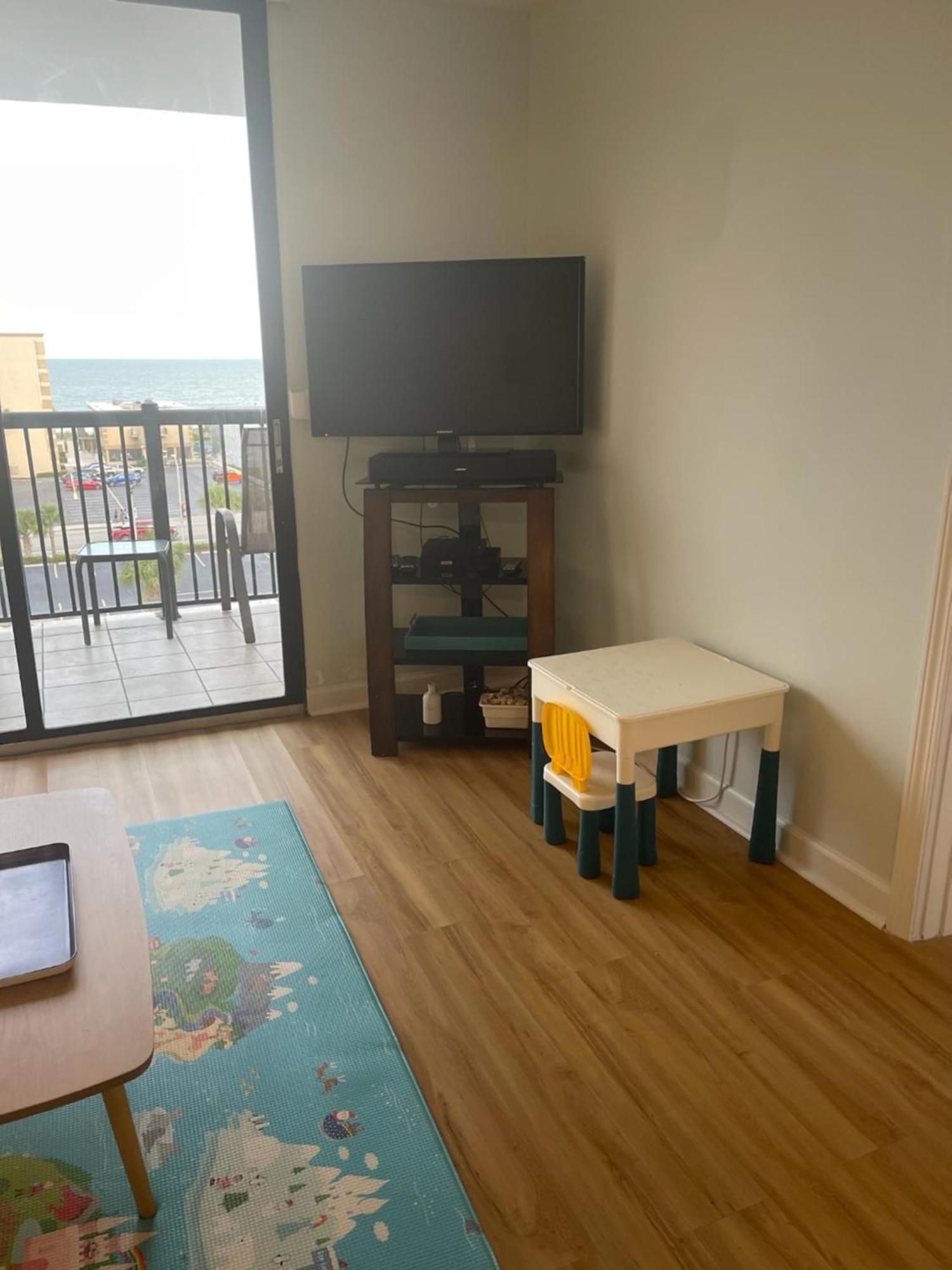 2 Blocks To Beach, 2big Br For 7 On Ht 7th Floor Apartment