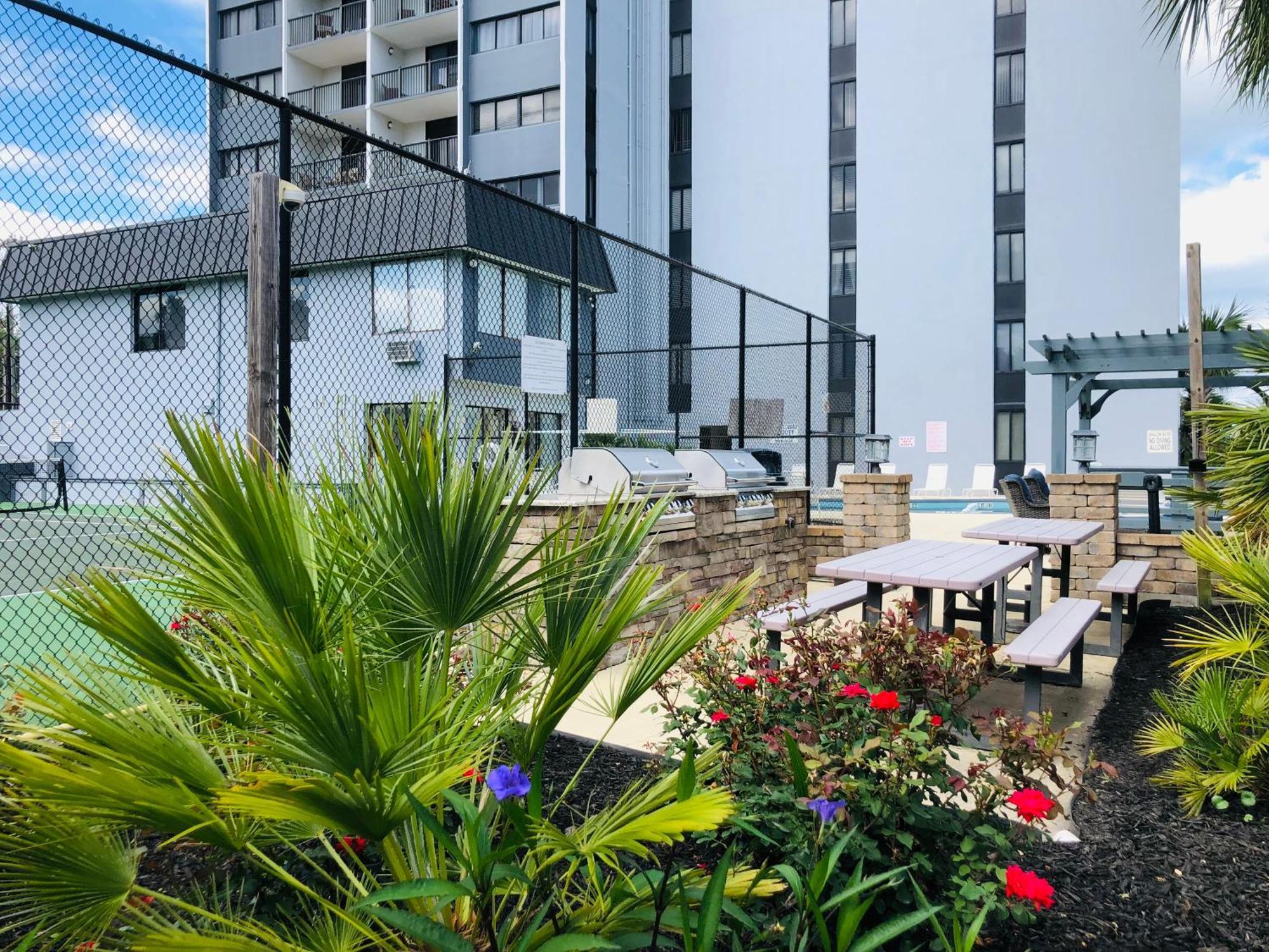 Apartment 2 Blocks To Beach, 2big Br For 7 On Ht 7th Floor