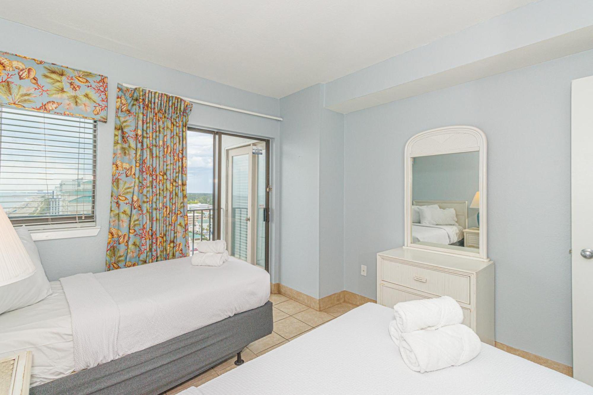 Ocean View 2 Bedroom Condo- Sleeps 6! Palace 1407 Holiday home