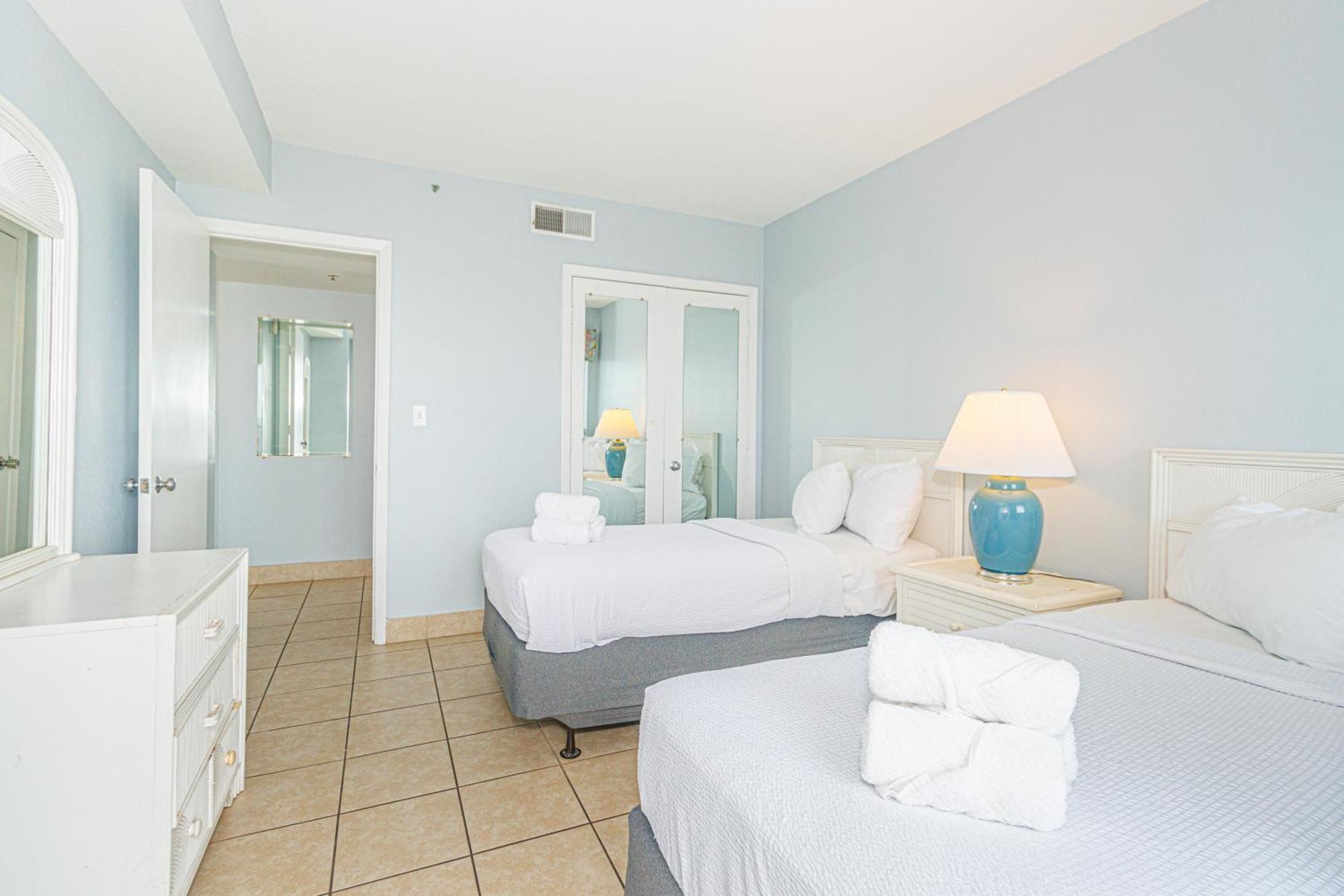 Ocean View 2 Bedroom Condo- Sleeps 6! Palace 1407 *