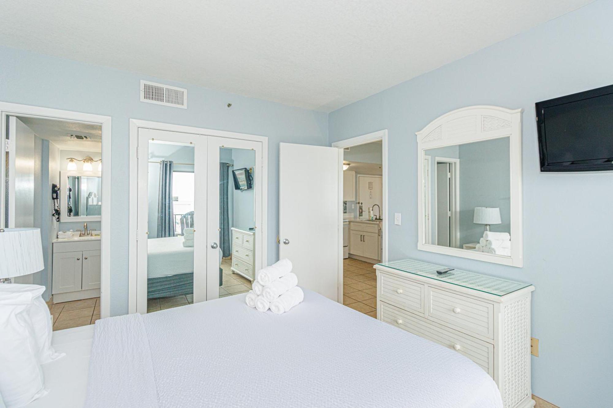 Holiday home Ocean View 2 Bedroom Condo- Sleeps 6! Palace 1407 *