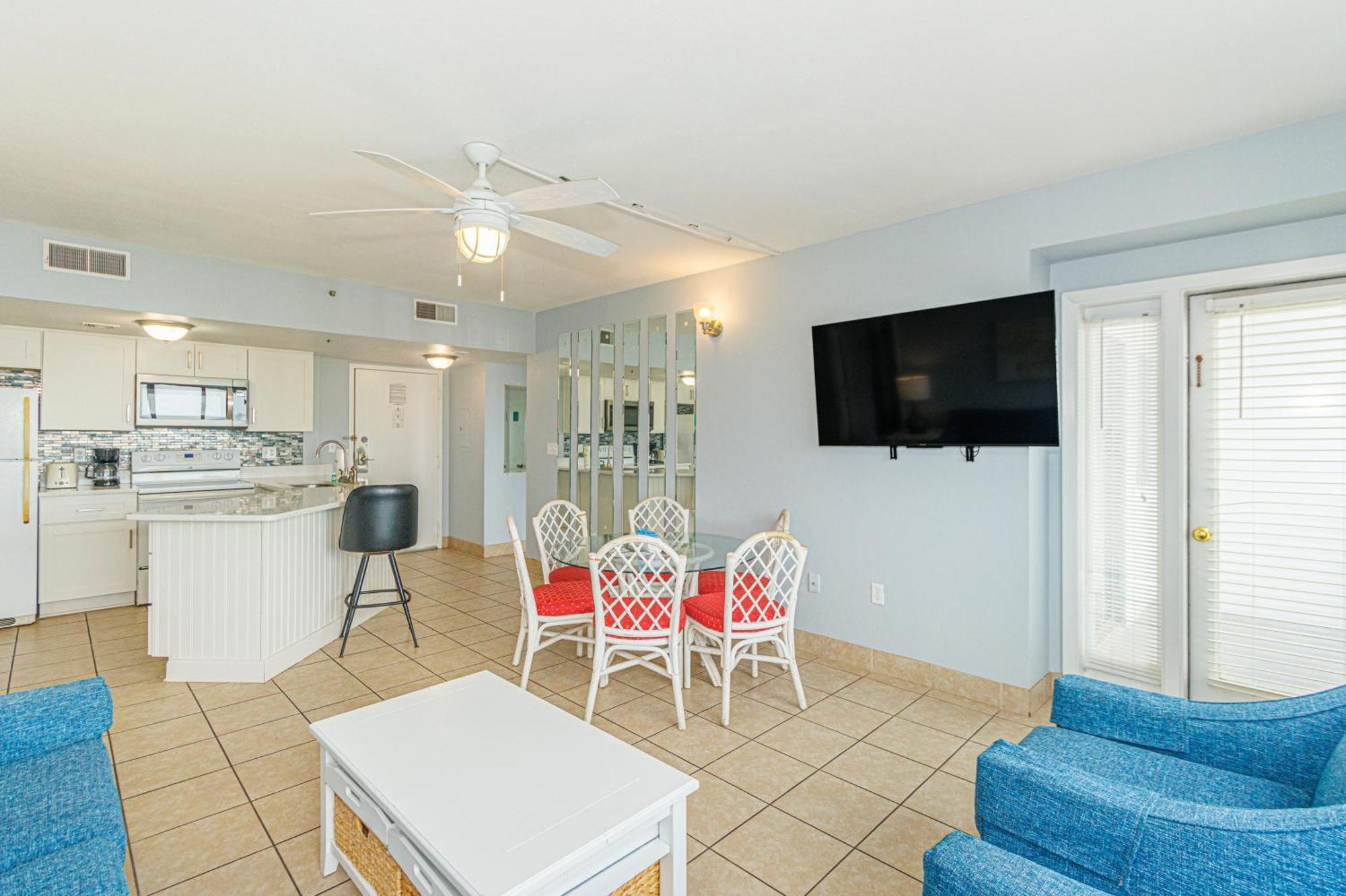 Ocean View 2 Bedroom Condo- Sleeps 6! Palace 1407 *