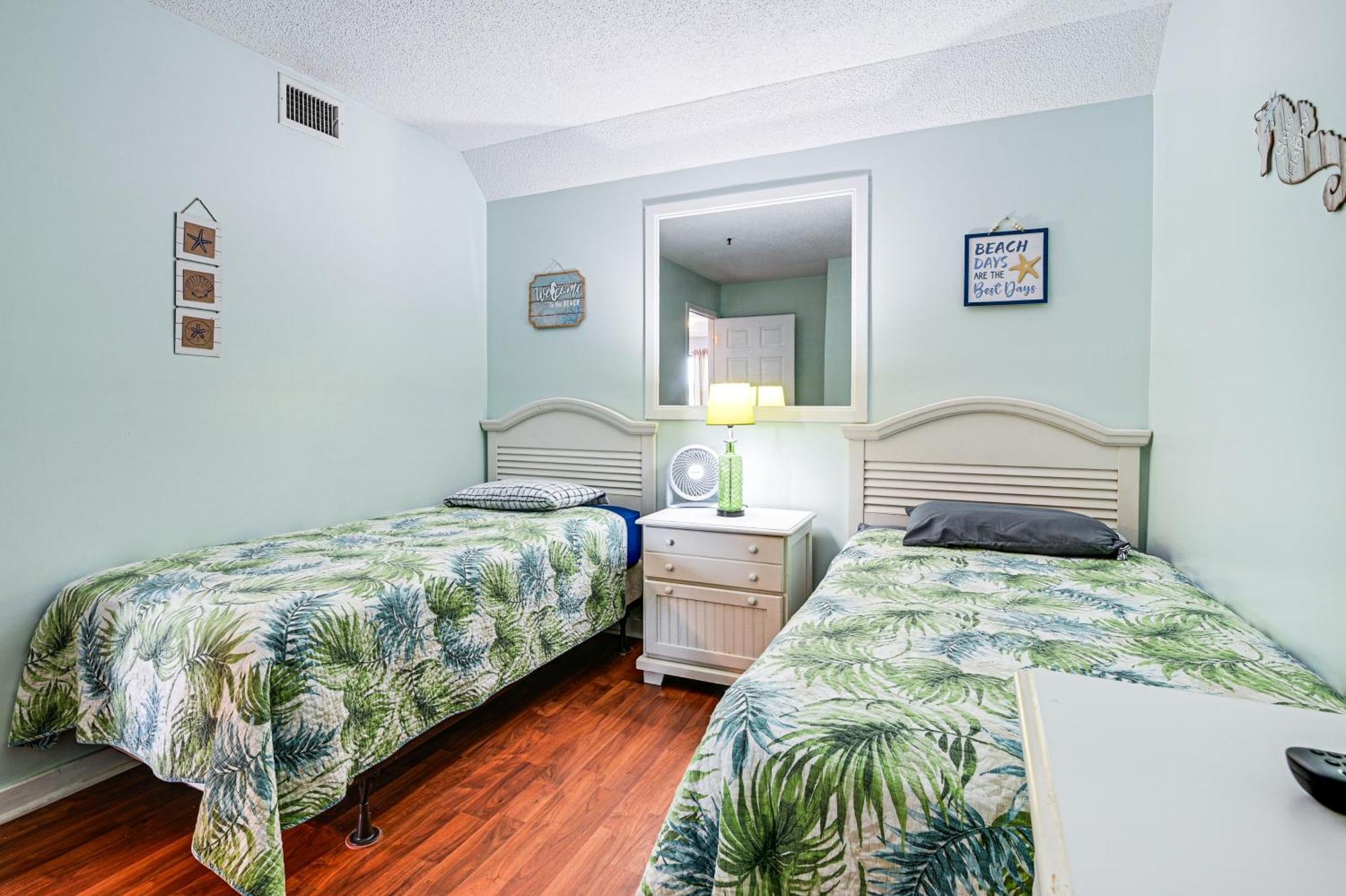 Apartment Myrtle In Gated Community With Pools!