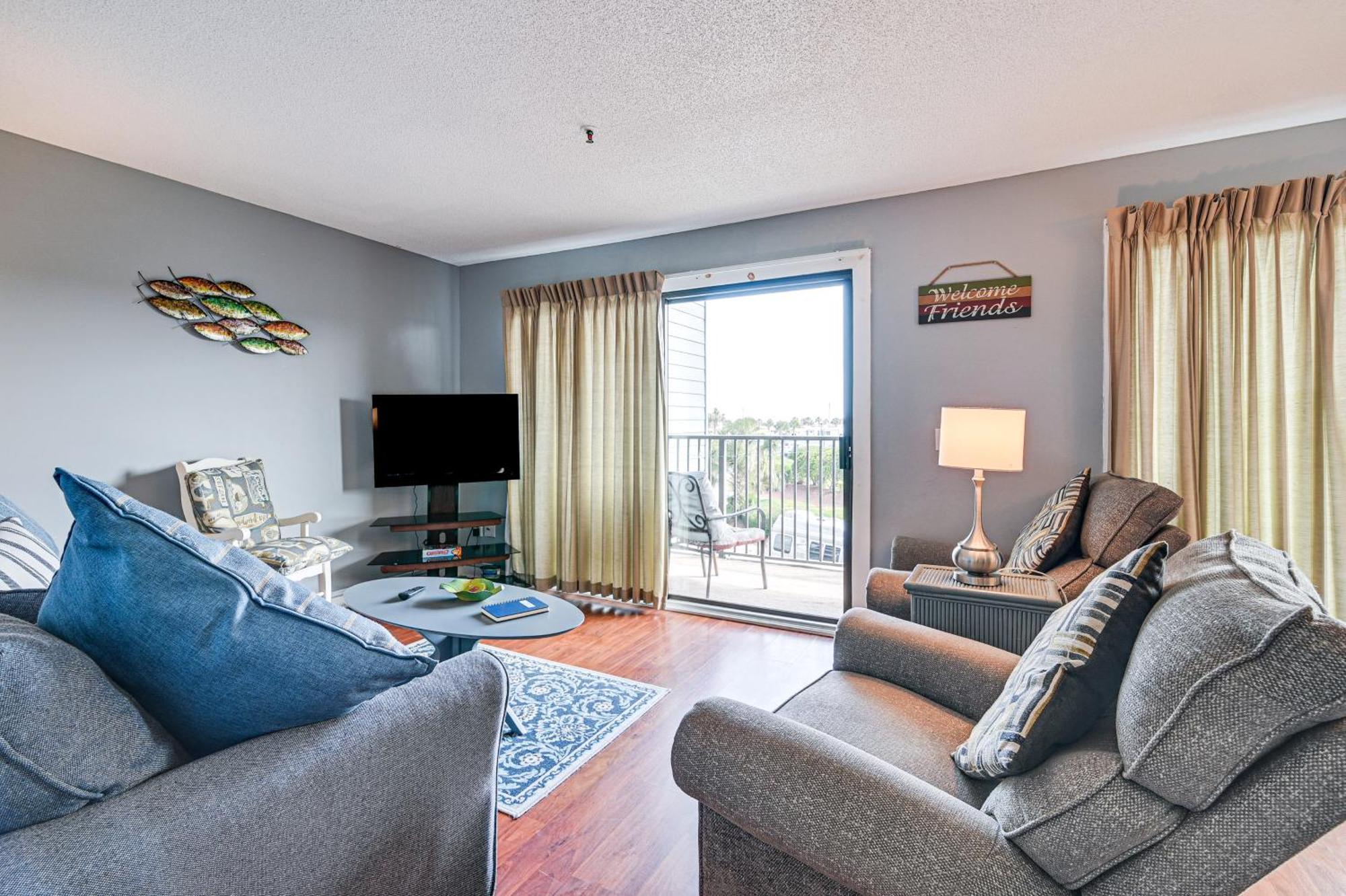 Apartment Myrtle In Gated Community With Pools! *