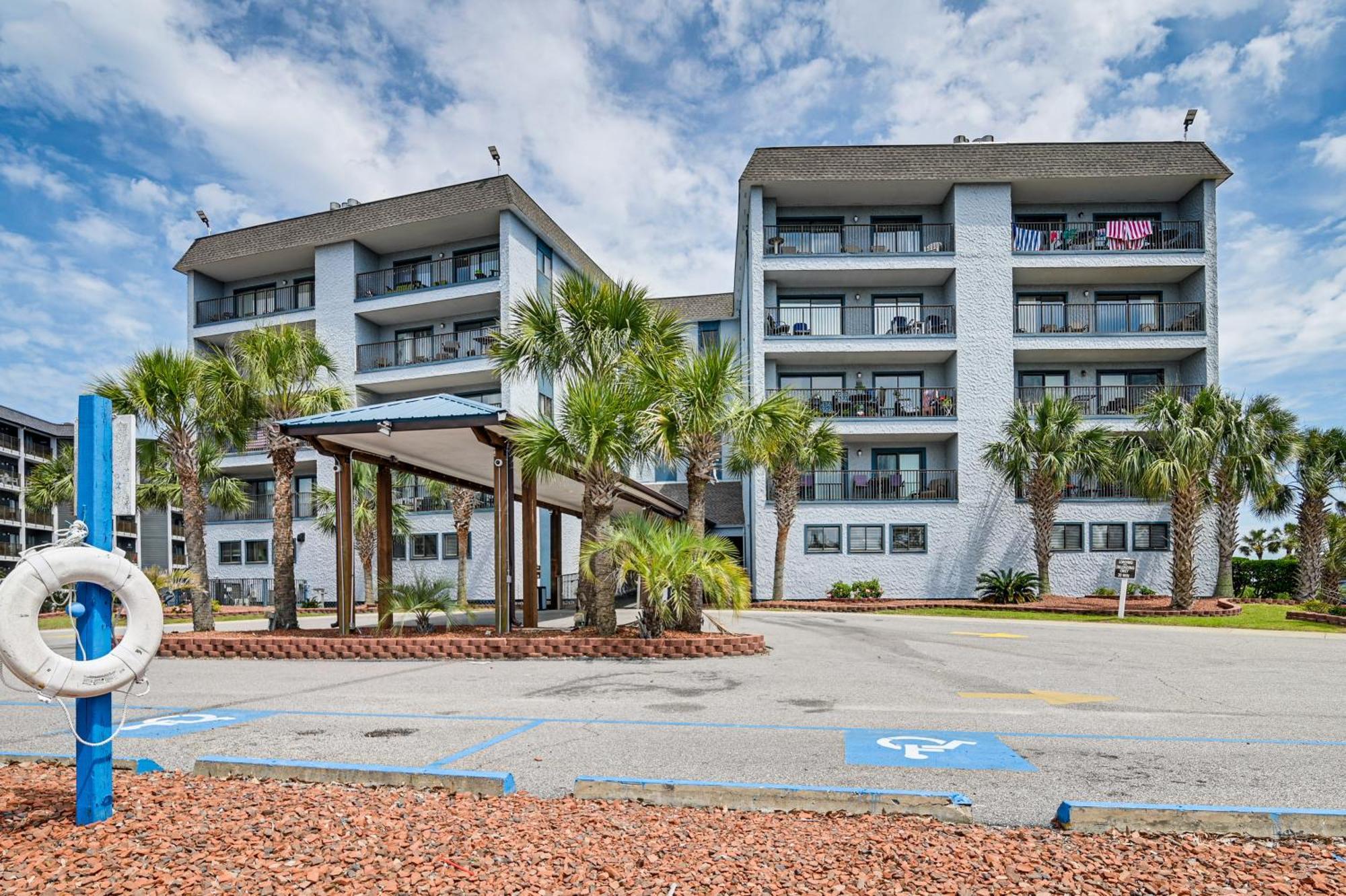 Apartment Myrtle In Gated Community With Pools! *