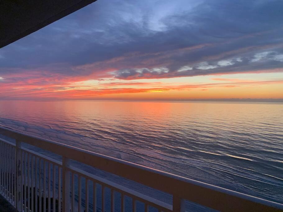 Apartment Paradise At The Beach, Complete View Of Horizon