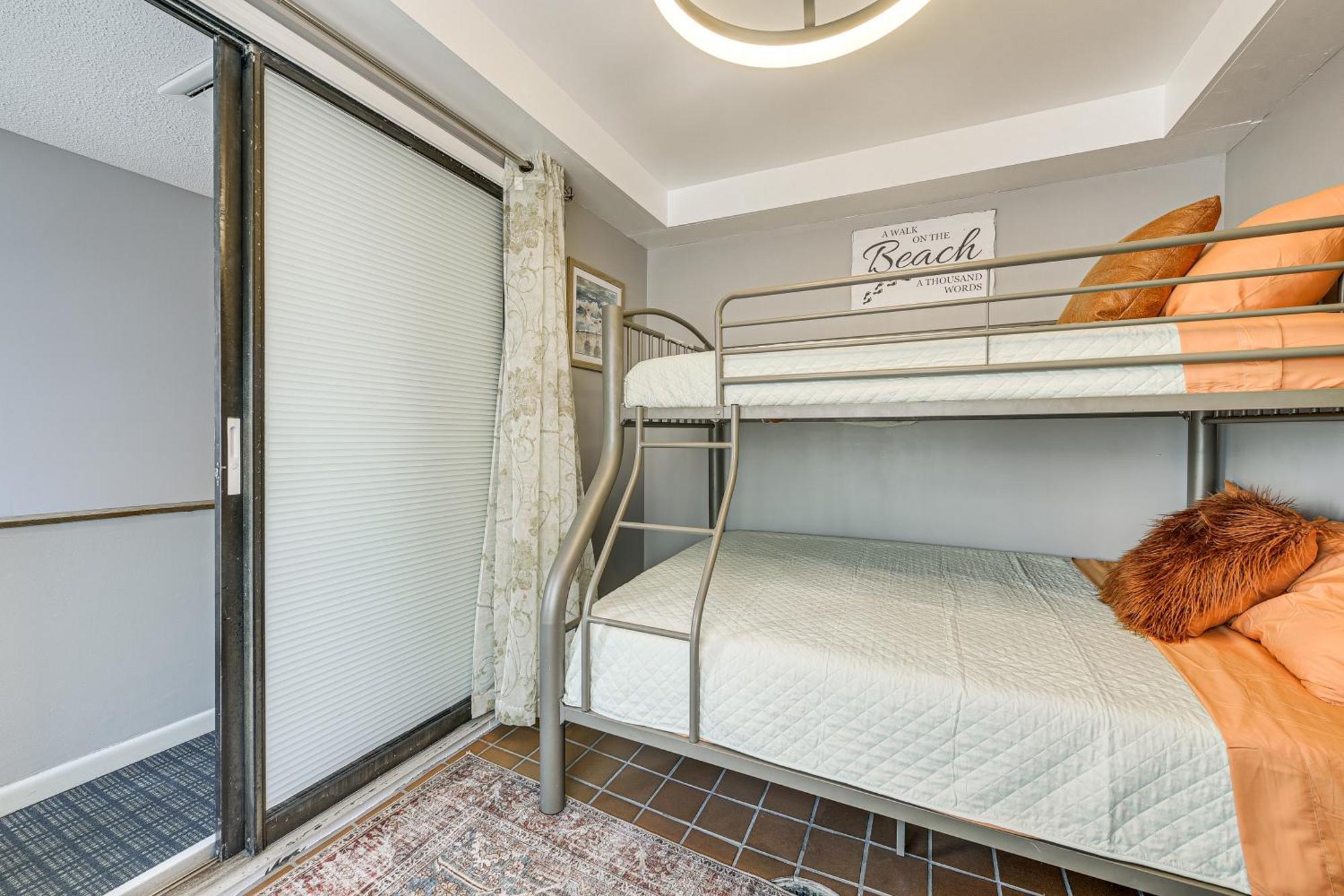 Myrtle Townhome Steps To Ocean Waves! Holiday home *