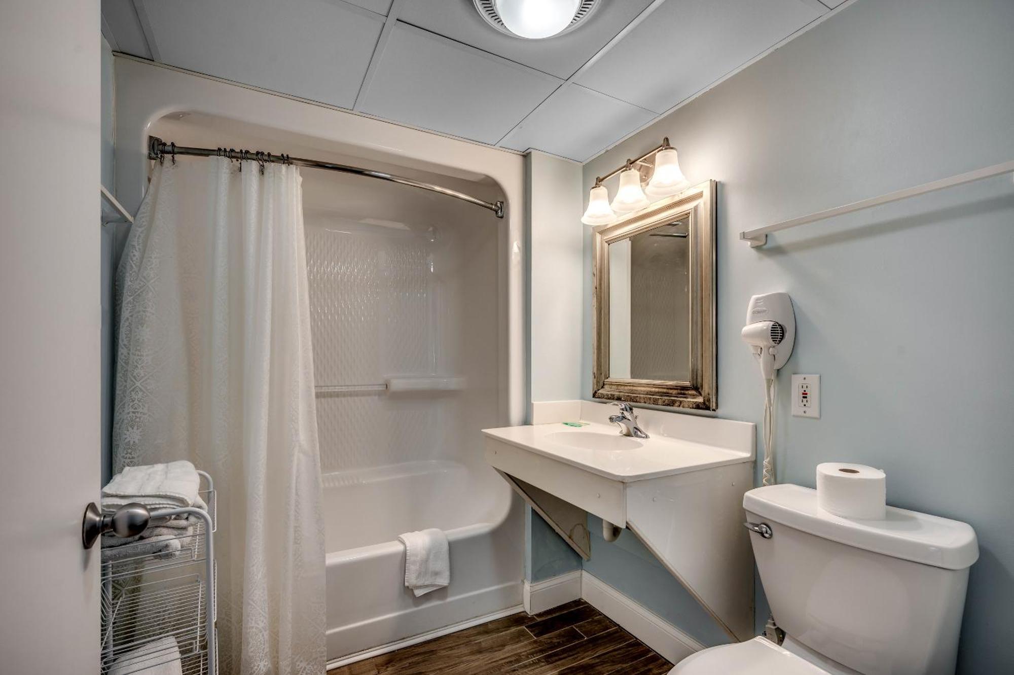 Oceanfront 2 Bedroom On Cam 2nd Floor *