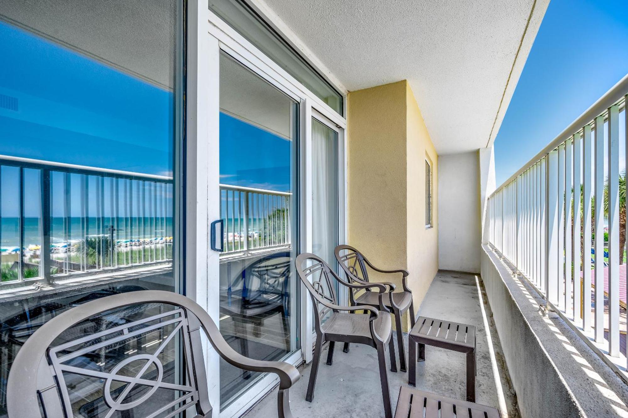Oceanfront 2 Bedroom On Cam 2nd Floor Apartment *