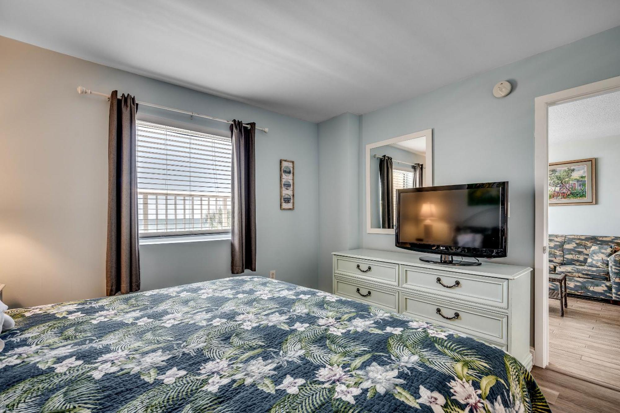Oceanfront 2 Bedroom On Cam 2nd Floor