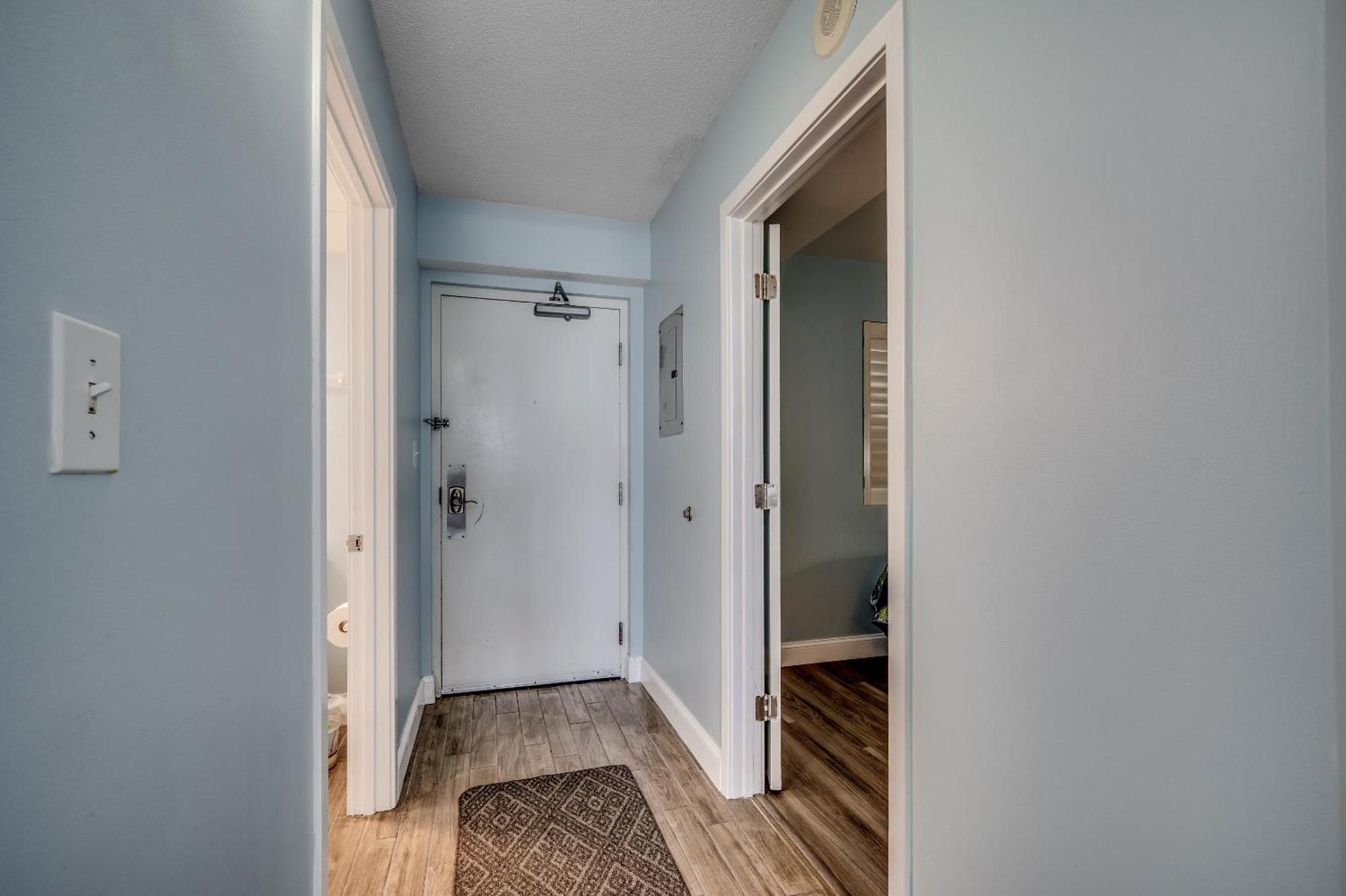 Oceanfront 2 Bedroom On Cam 2nd Floor Apartment