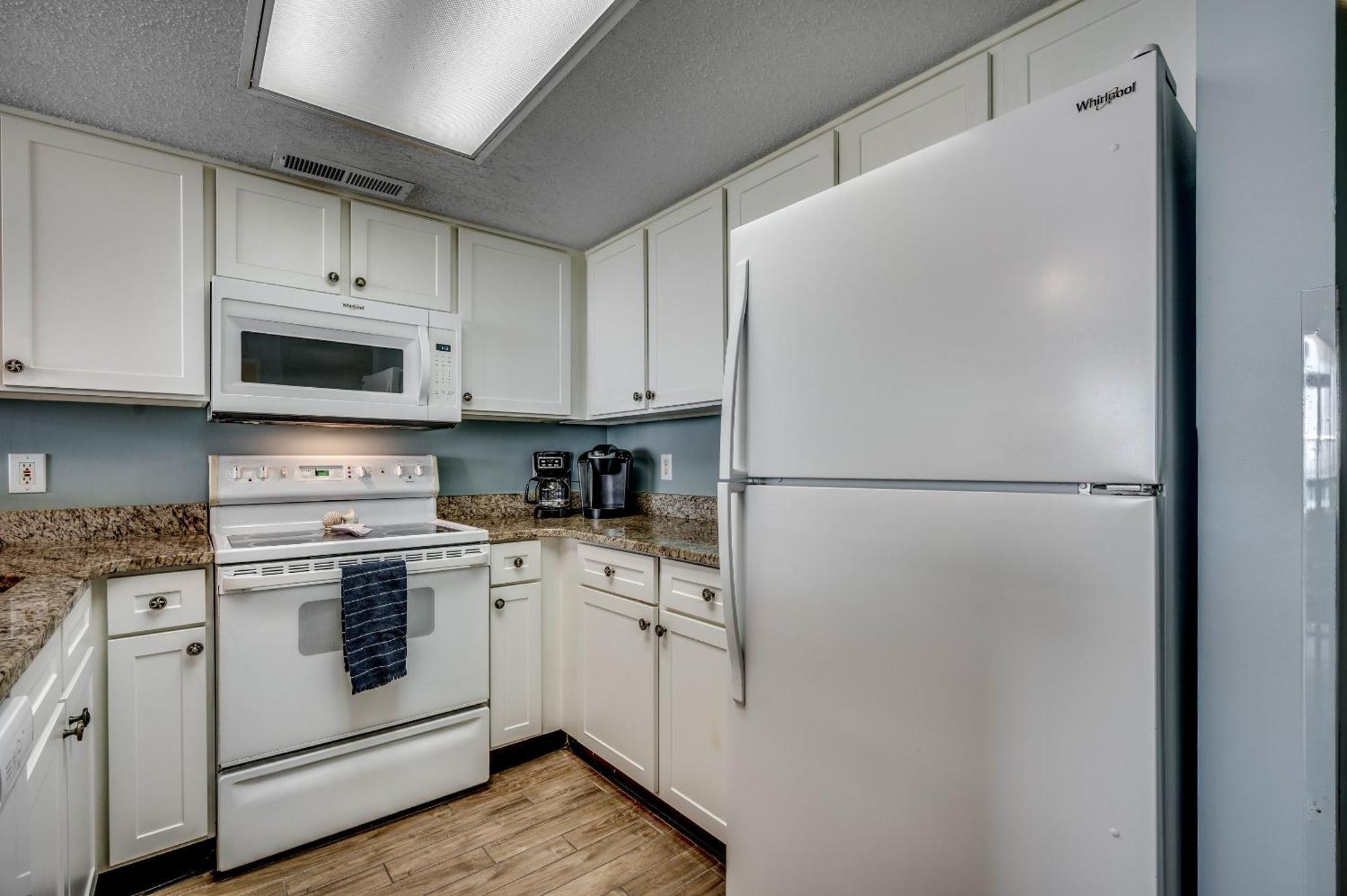Oceanfront 2 Bedroom On Cam 2nd Floor Apartment *