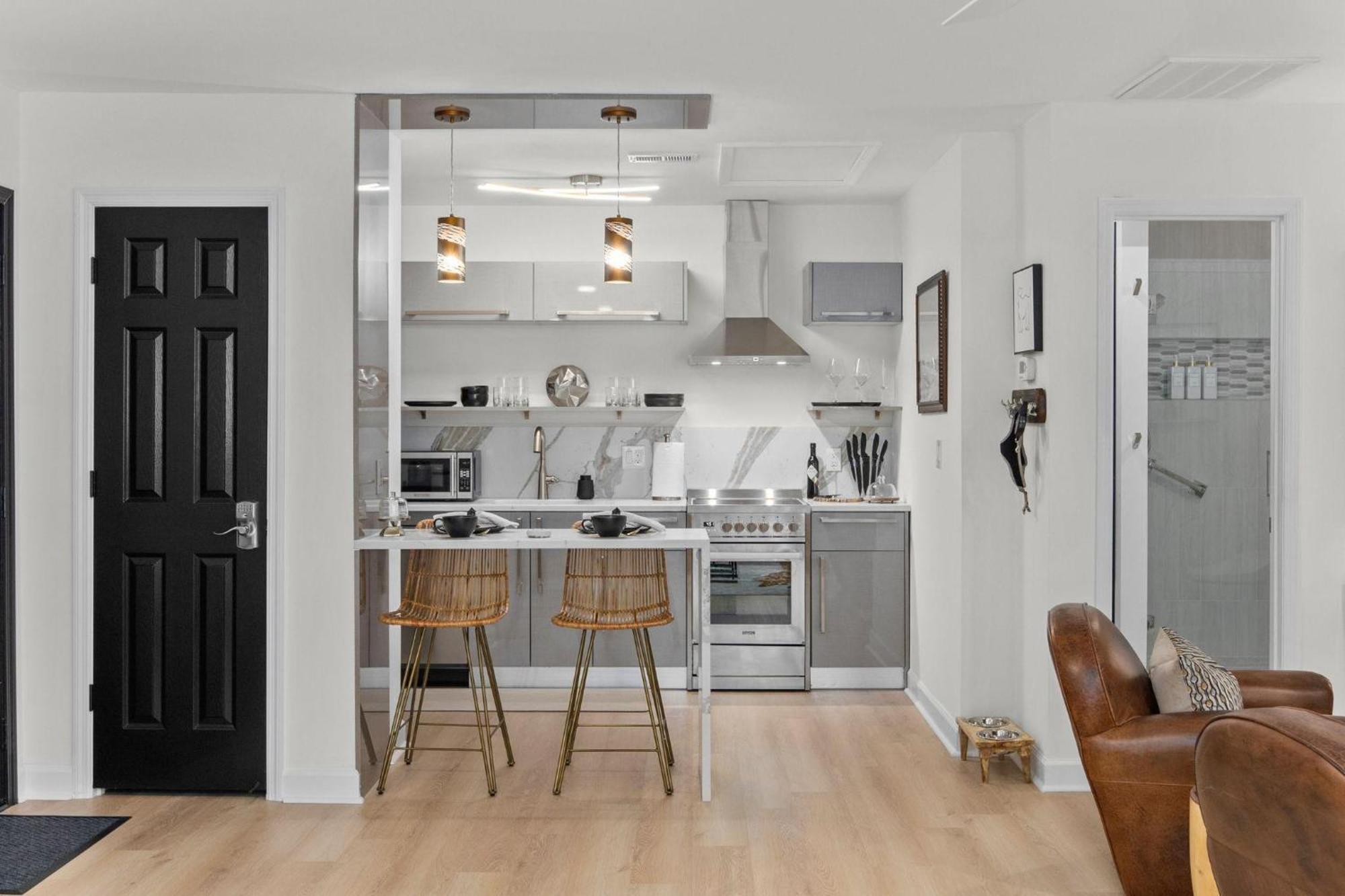 Apartment Stranded Unit C